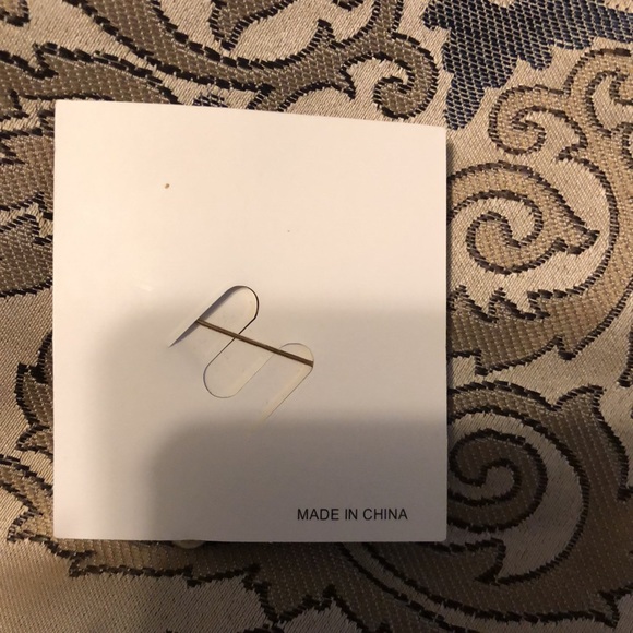 NWT pearl gold butterfly 🦋 pendant - Picture 2 of 2